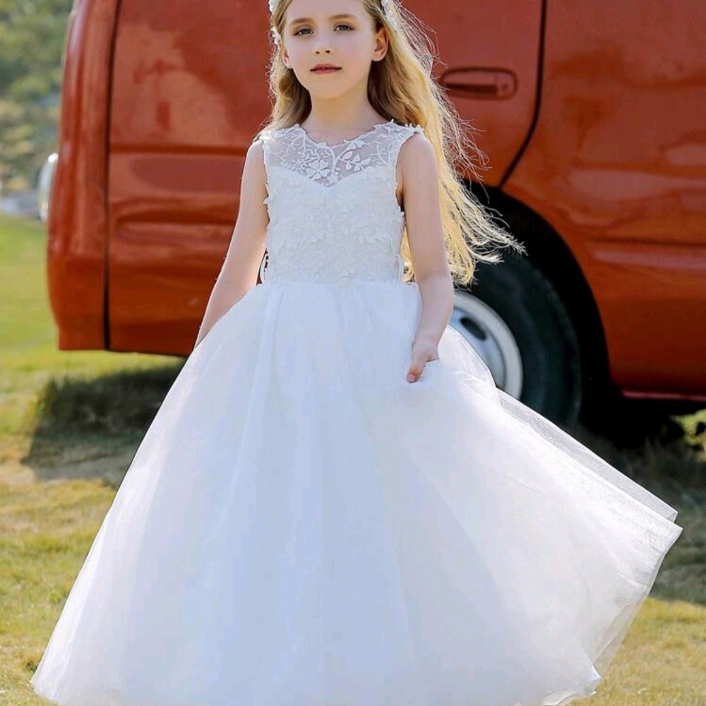 Elegant White Lace Flower Girl Dress